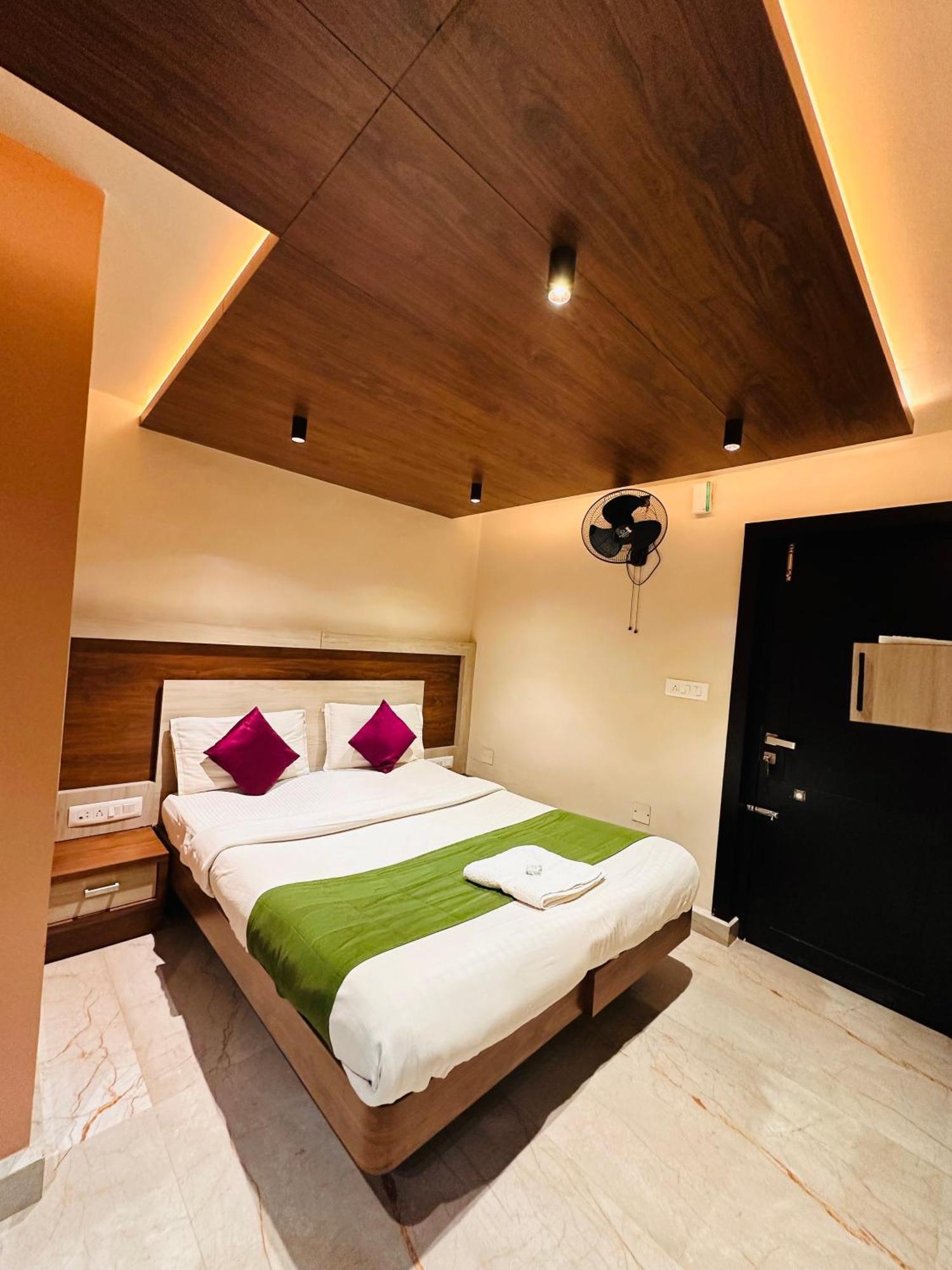 Hotel City Palace Ooty Esterno foto