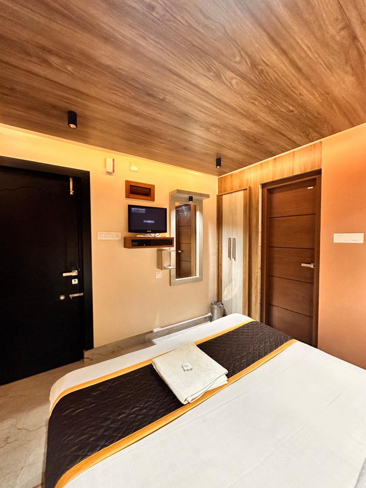 Hotel City Palace Ooty Esterno foto