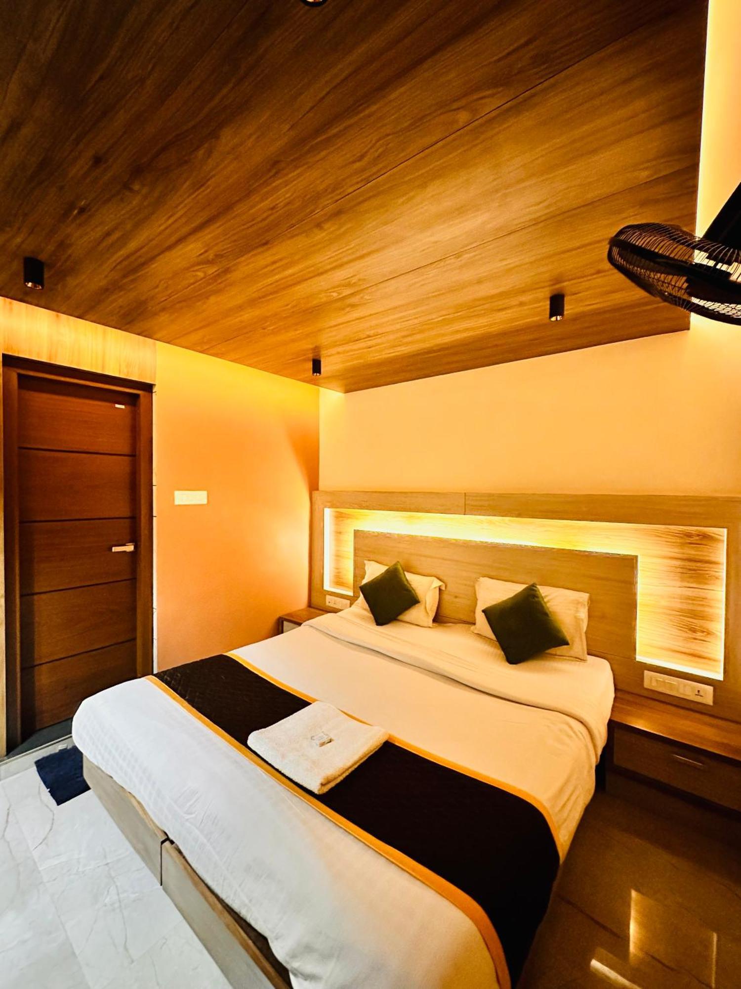 Hotel City Palace Ooty Esterno foto